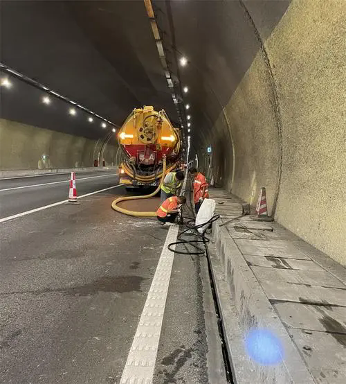 锡林郭勒隧道排水渠清淤